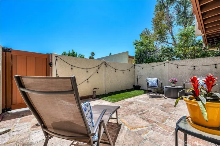 21555 Burbank Boulevard 47, Woodland Hills, California 91367