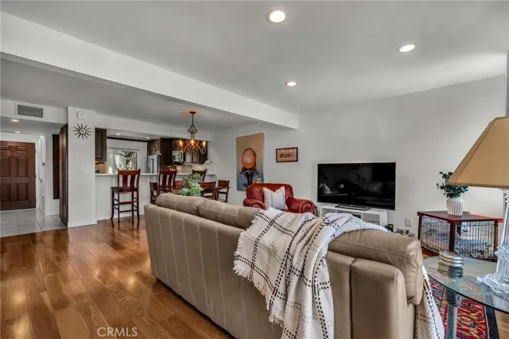 21555 Burbank Boulevard 47, Woodland Hills, California 91367
