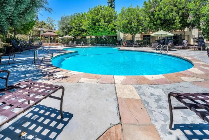 21555 Burbank Boulevard 47, Woodland Hills, California 91367