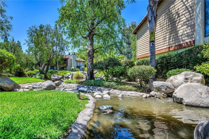 21555 Burbank Boulevard 47, Woodland Hills, California 91367