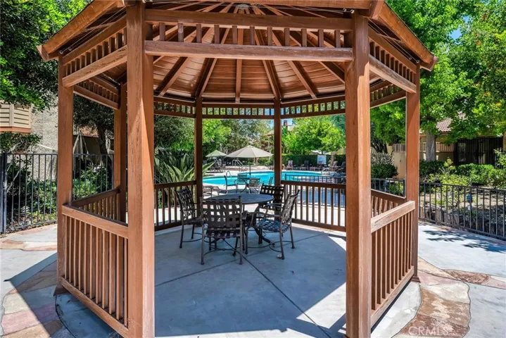21555 Burbank Boulevard 47, Woodland Hills, California 91367