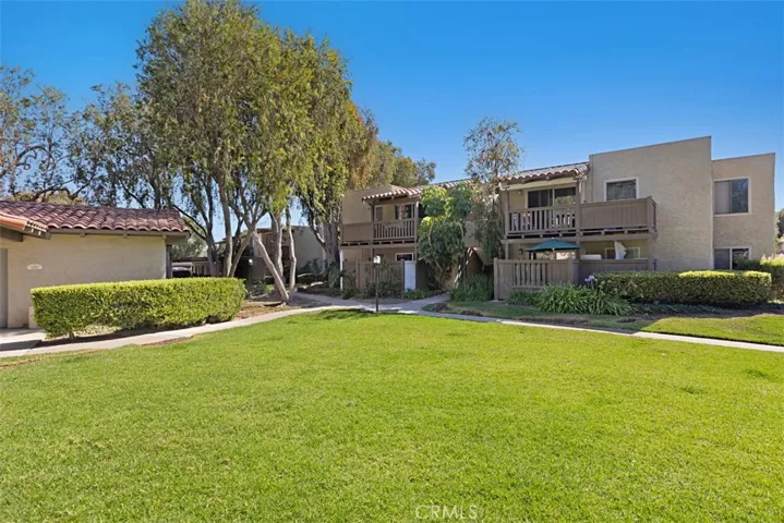 1345 Cabrillo Park F05, Santa Ana, California 92701
