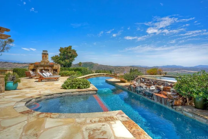 2484 Dos Lomas, Fallbrook, California 92028