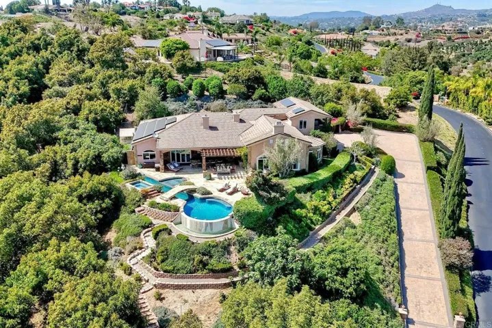 2484 Dos Lomas, Fallbrook, California 92028