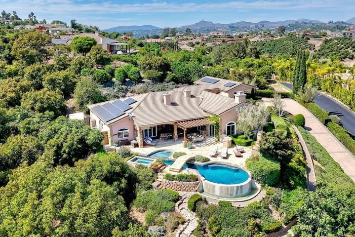 2484 Dos Lomas, Fallbrook, California 92028