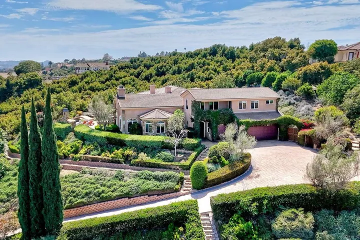 2484 Dos Lomas, Fallbrook, California 92028