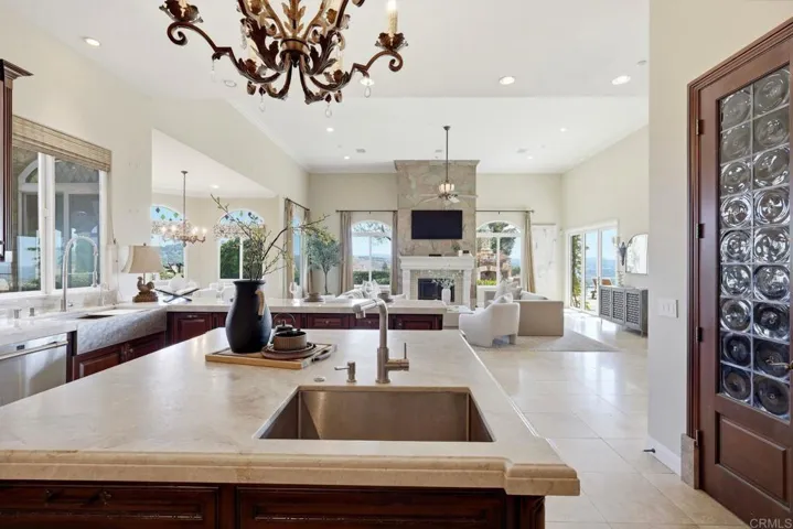 2484 Dos Lomas, Fallbrook, California 92028