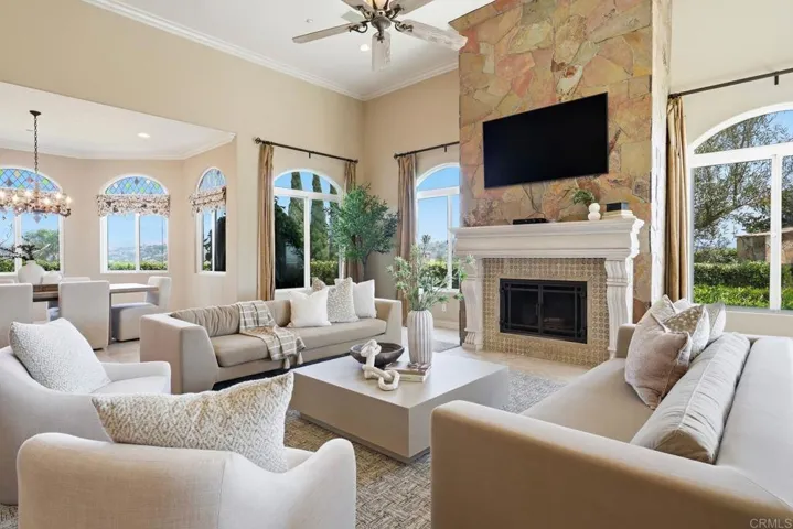 2484 Dos Lomas, Fallbrook, California 92028