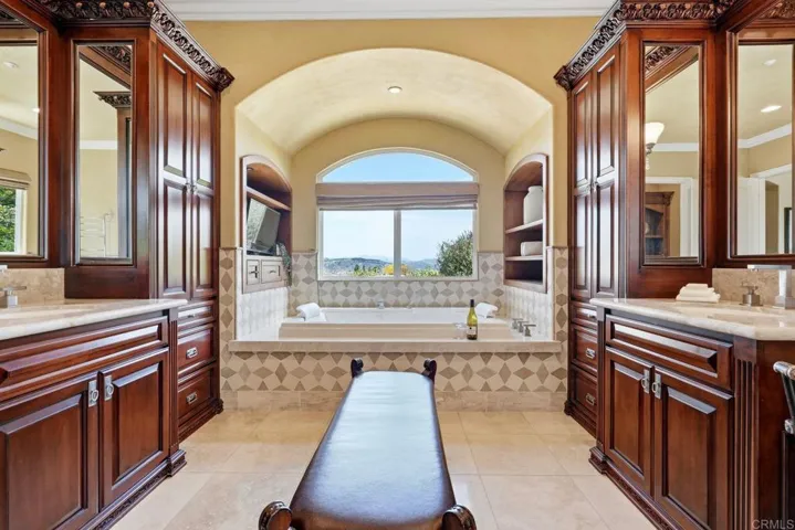 2484 Dos Lomas, Fallbrook, California 92028