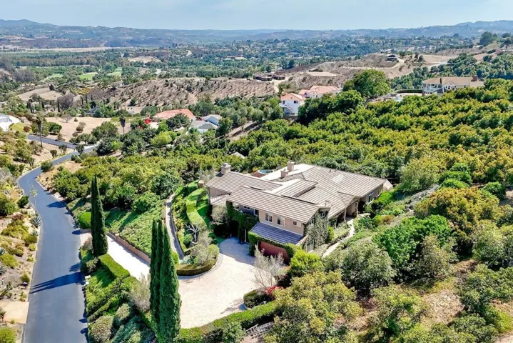2484 Dos Lomas, Fallbrook, California 92028