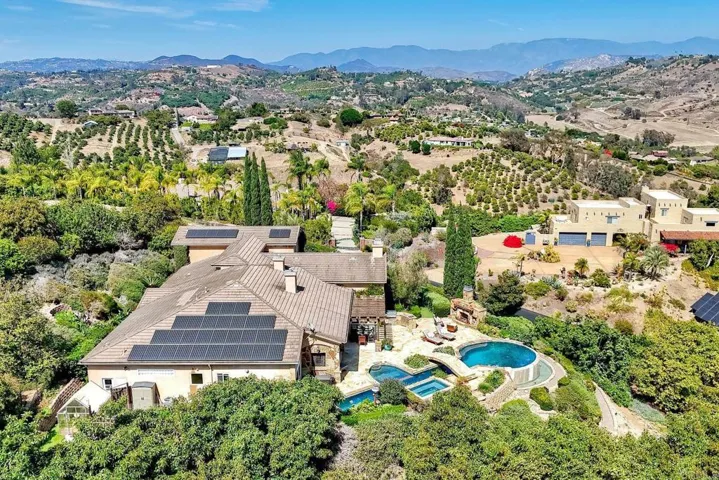 2484 Dos Lomas, Fallbrook, California 92028