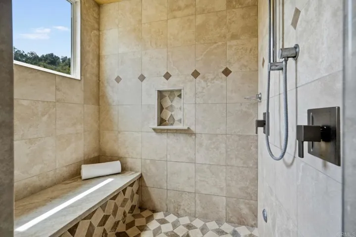 2484 Dos Lomas, Fallbrook, California 92028