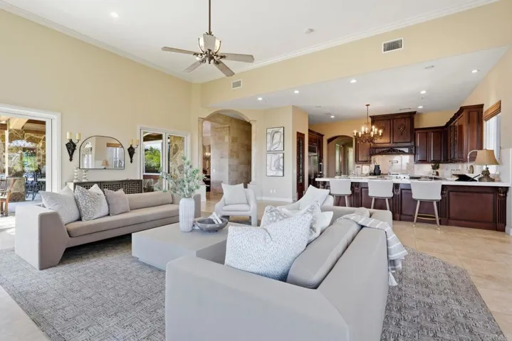 2484 Dos Lomas, Fallbrook, California 92028