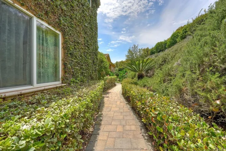 2484 Dos Lomas, Fallbrook, California 92028