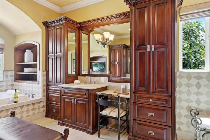 2484 Dos Lomas, Fallbrook, California 92028
