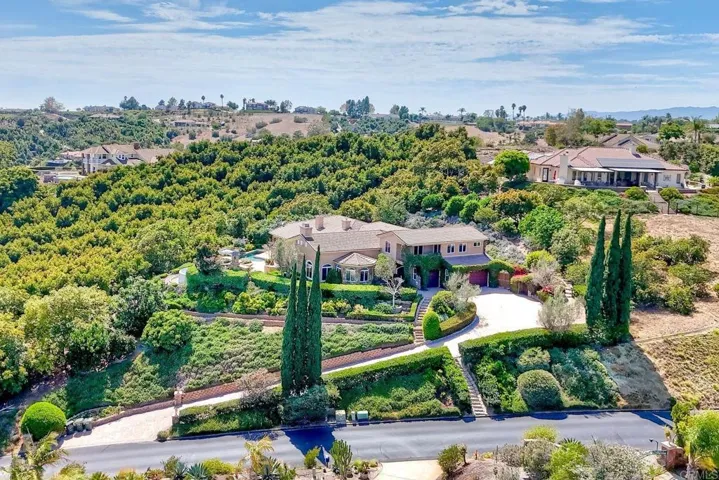 2484 Dos Lomas, Fallbrook, California 92028