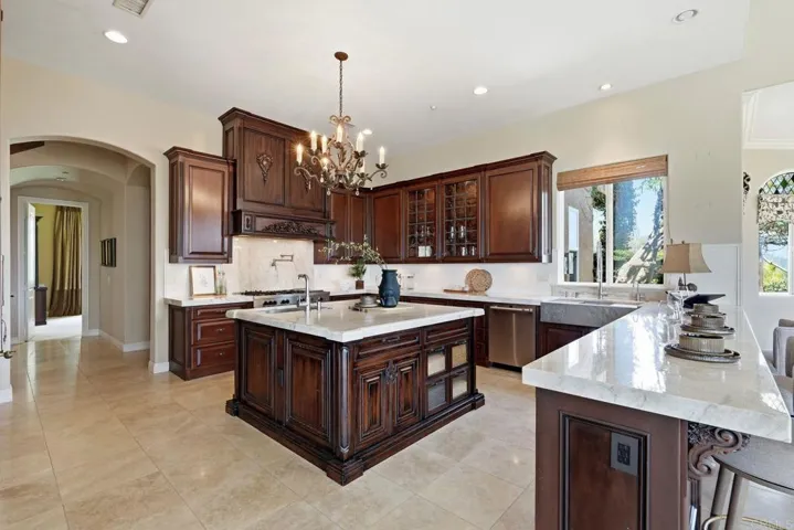 2484 Dos Lomas, Fallbrook, California 92028
