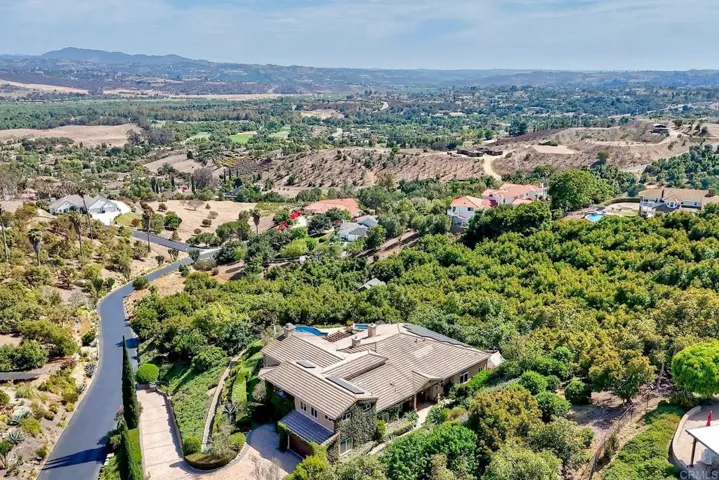 2484 Dos Lomas, Fallbrook, California 92028