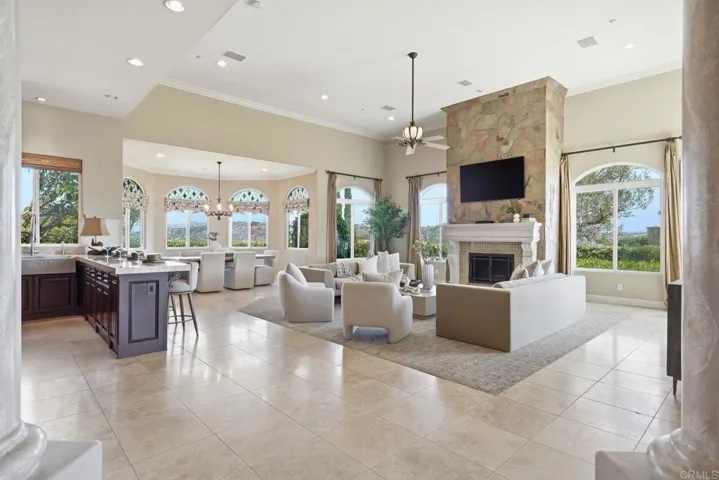 2484 Dos Lomas, Fallbrook, California 92028