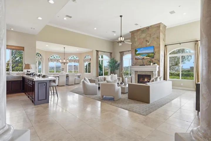 2484 Dos Lomas, Fallbrook, California 92028