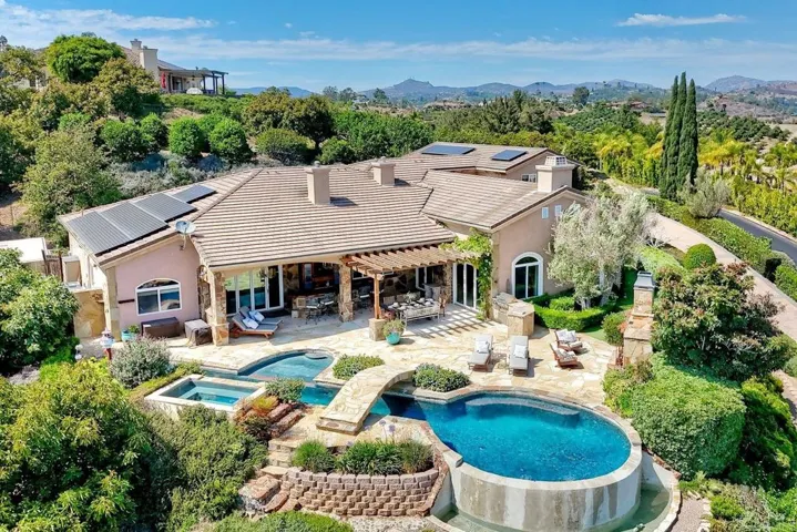 2484 Dos Lomas, Fallbrook, California 92028