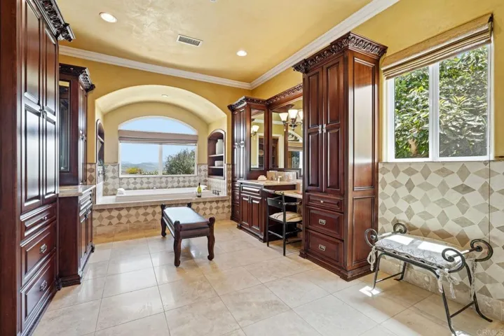 2484 Dos Lomas, Fallbrook, California 92028