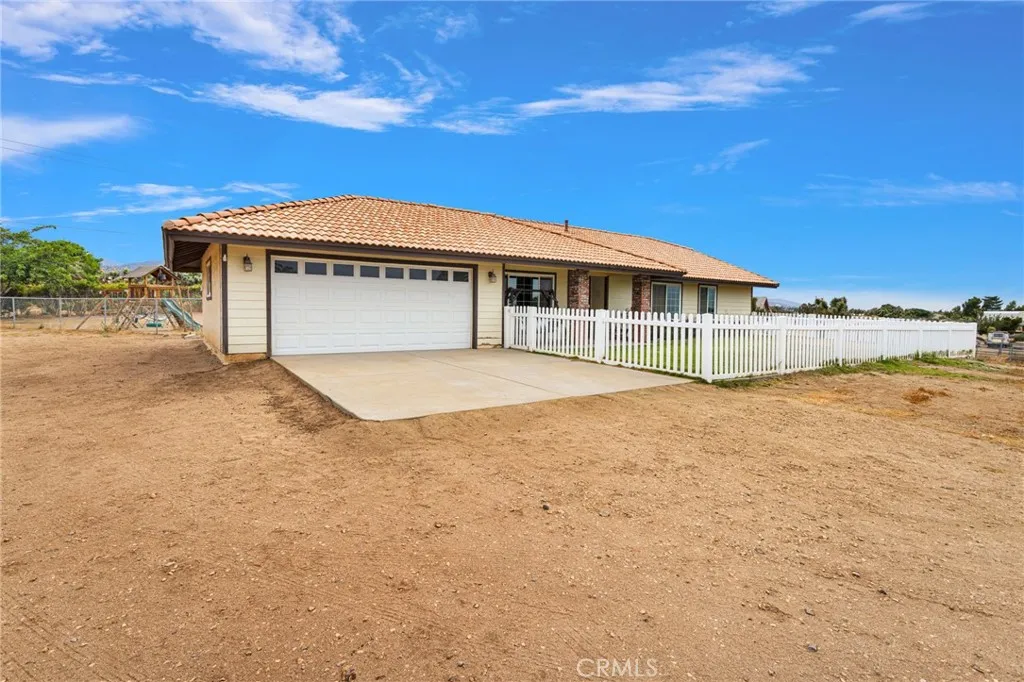 6432 Lime, Phelan, California 92371 — photo 4