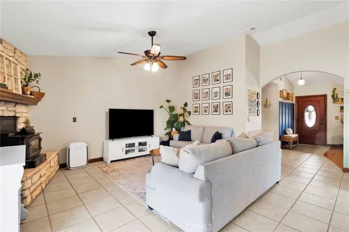 6432 Lime, Phelan, California 92371