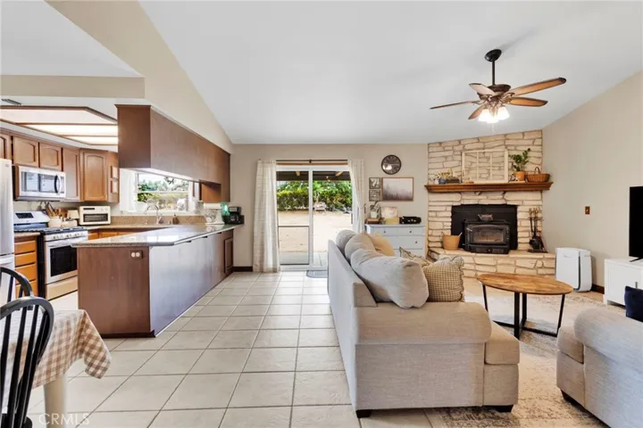 6432 Lime, Phelan, California 92371