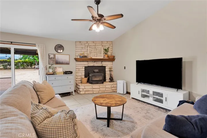 6432 Lime, Phelan, California 92371