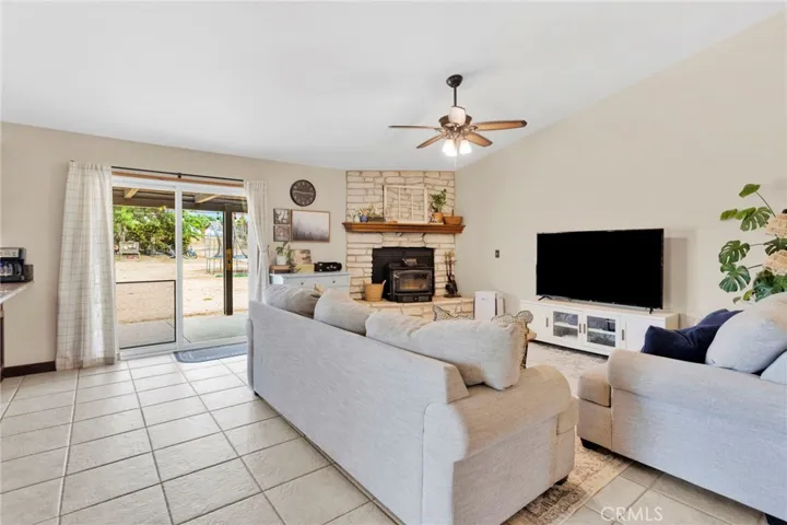 6432 Lime, Phelan, California 92371