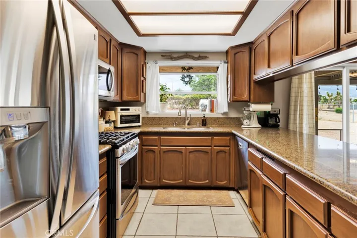 6432 Lime, Phelan, California 92371