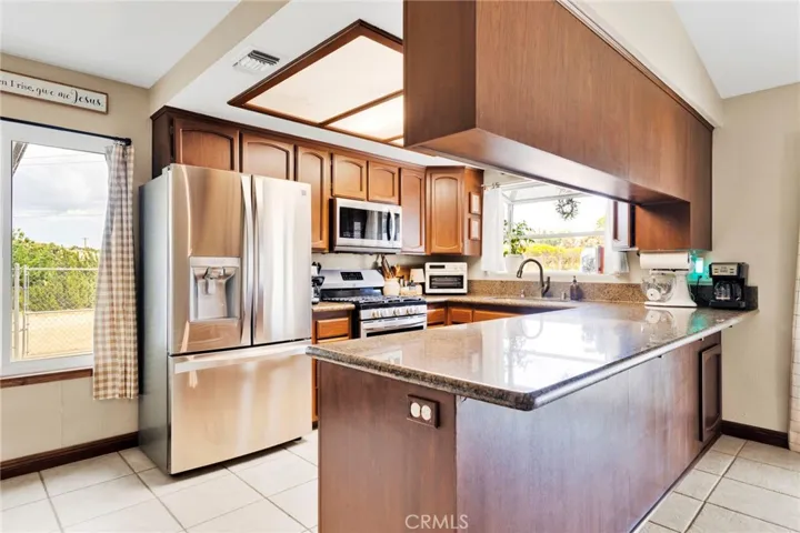 6432 Lime, Phelan, California 92371