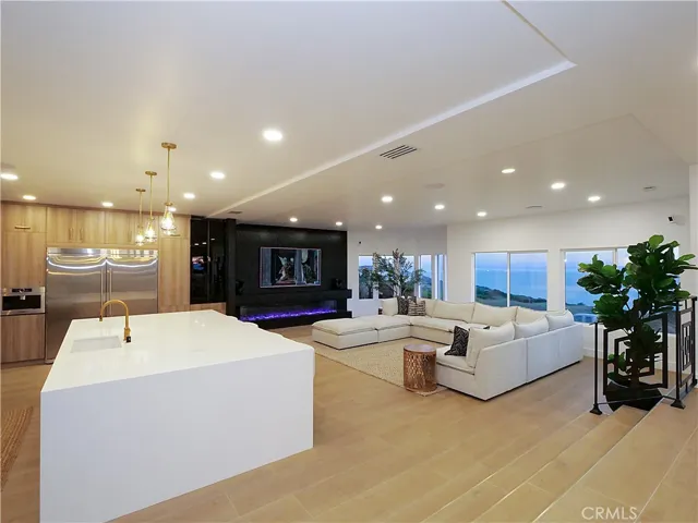 32551 Seacliff Drive, Rancho Palos Verdes, California 90275