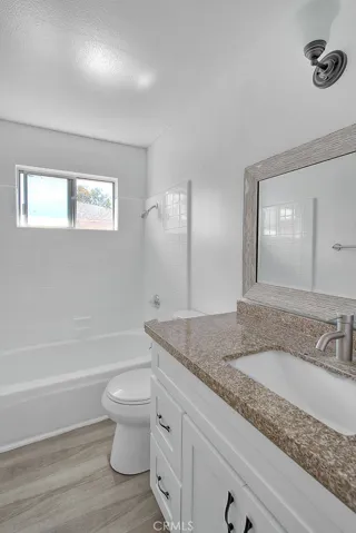 1104 S Mantle Lane 28d, Santa Ana, California 92705