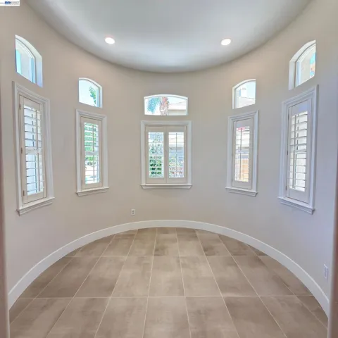 Infinity Circular Room