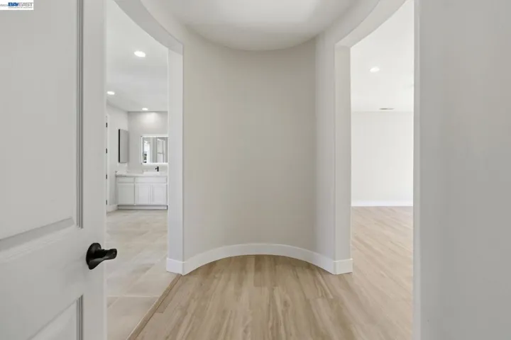 Masterbedroom Entry