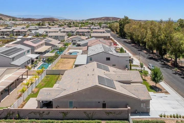 34092 Coventry Lane, Winchester, California 92596