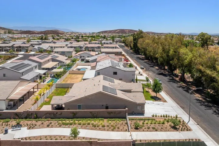 34092 Coventry Lane, Winchester, California 92596