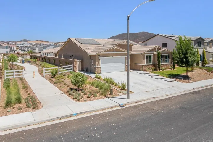 34092 Coventry Lane, Winchester, California 92596