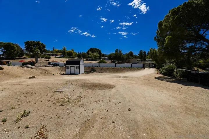 LARGE 2ND FLAT AREA
