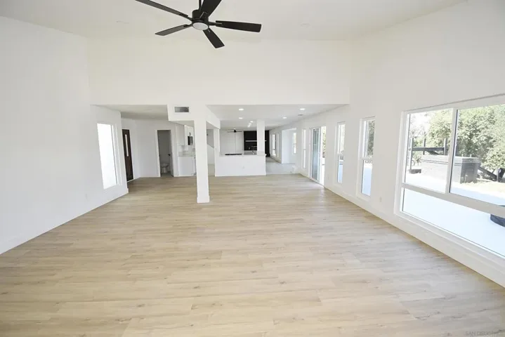 35X24 LIVING ROOM