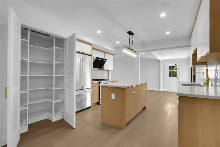 325 W Le Roy Avenue, Arcadia, California 91007