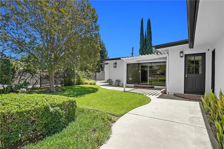325 W Le Roy Avenue, Arcadia, California 91007
