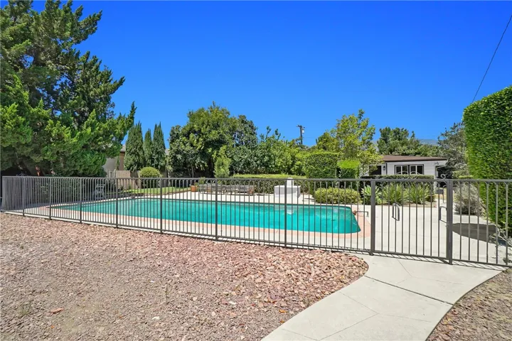 325 W Le Roy Avenue, Arcadia, California 91007