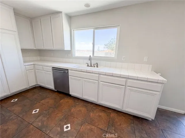 13185 Great Falls, Victorville, California 92395