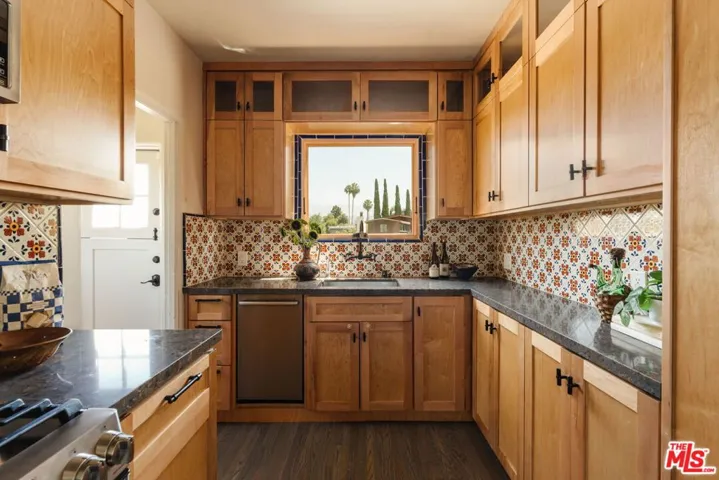 2709 Medlow Avenue, Los Angeles, California 90065
