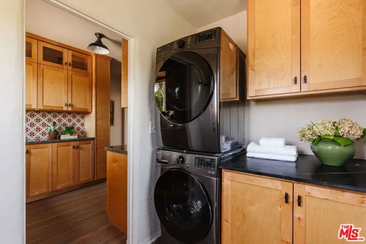 2709 Medlow Avenue, Los Angeles, California 90065