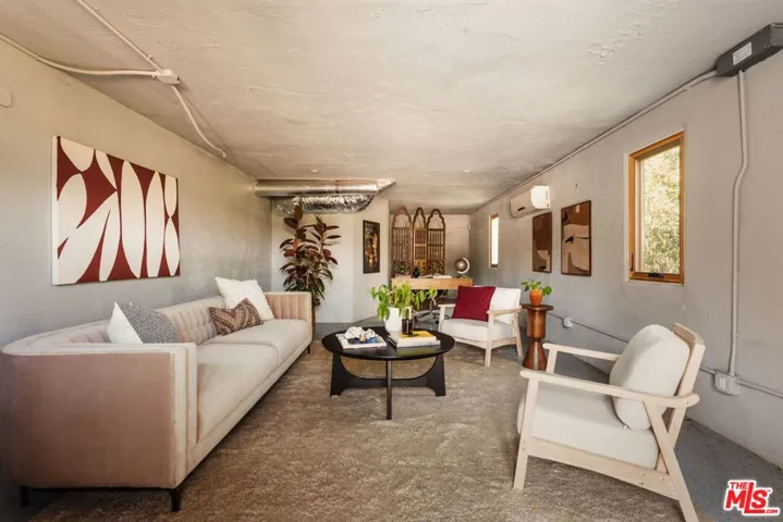2709 Medlow Avenue, Los Angeles, California 90065