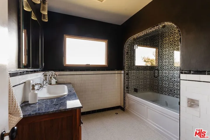 2709 Medlow Avenue, Los Angeles, California 90065
